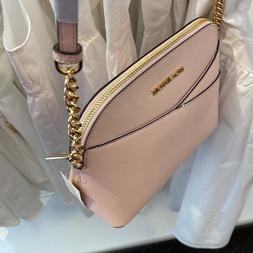 MICHAEL KORS
Jet Set Travel Medium Dome Crossbody Bag
Powder Blush 
NWT - Picture 3 of 16